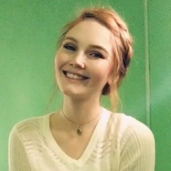 Meet your Posher, Kenzie - Picture 3 of 4